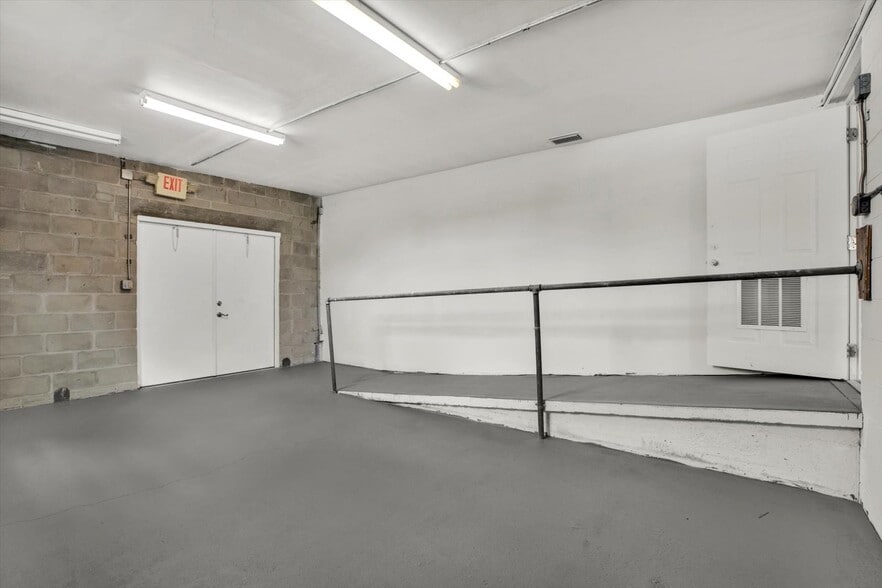 More Photos Of 6102 Indiana Ave, New Port Richey Office For Sale