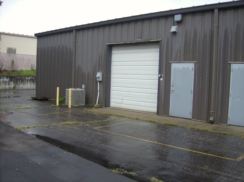 More Photos Of 400-460 Fame Rd, Dayton Light Distribution For Lease