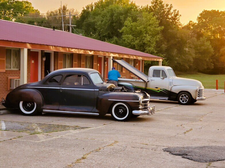 More Photos Of 1617 N Summit St, Arkansas City Hotel For Sale