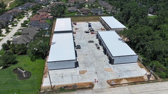 More Photos Of 23645 Gosling Rd, Spring Showroom For Lease