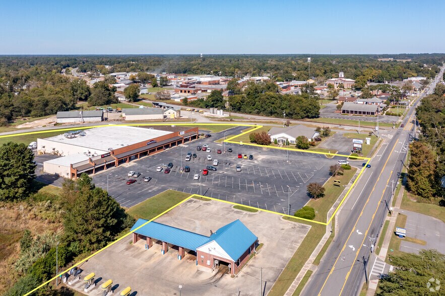 More Photos Of 140 W Dykes St, Cochran Supermarket For Lease