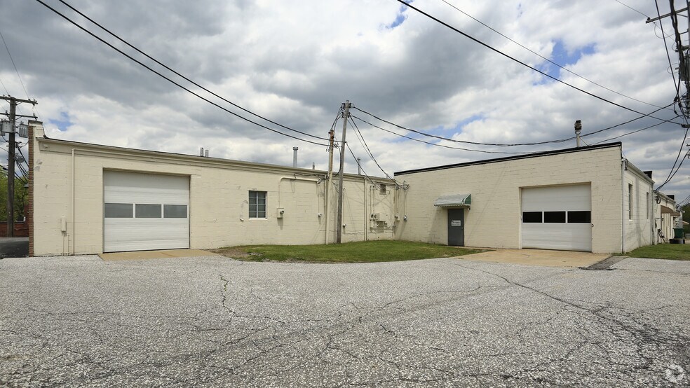 More Photos Of 12383-12387 Kinsman Rd, Newbury Light Manufacturing For Lease