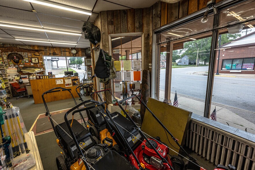 More Photos Of 300 S 2nd St, Lincoln General Retail For Sale