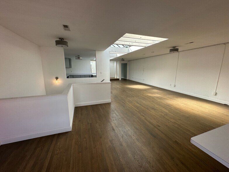 More Photos Of 22 Cleveland St, San Francisco Warehouse For Sale