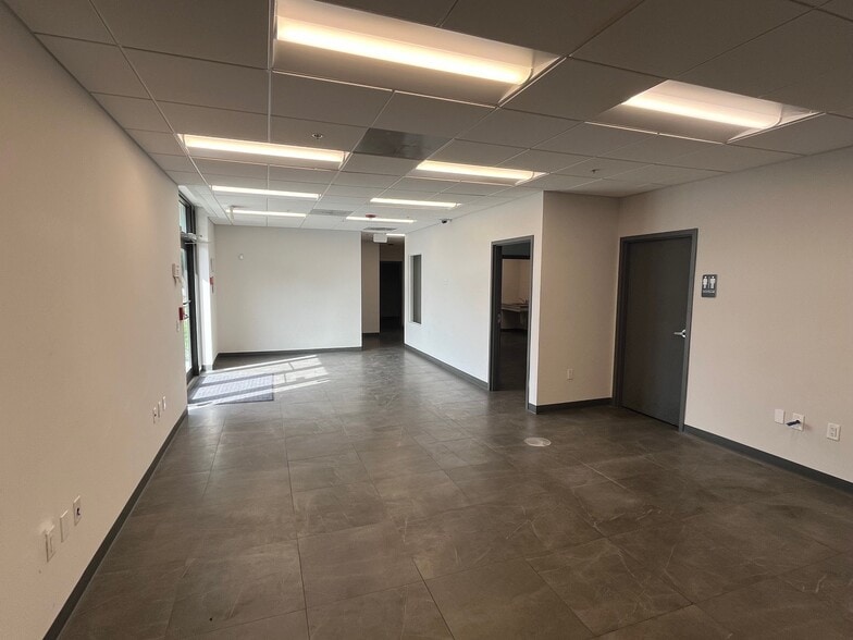 More Photos Of 5295 NW 163rd St, Miami Lakes Warehouse For Lease