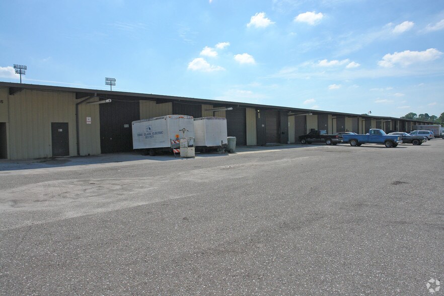 More Photos Of 2542 12th St, Sarasota Warehouse For Lease