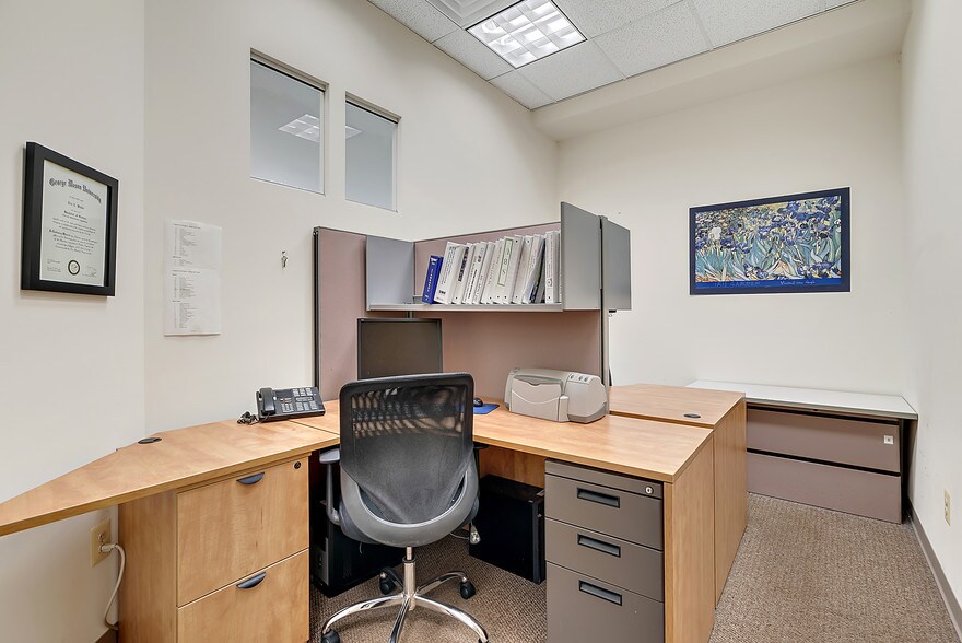 More Photos Of 4229 Lafayette Center Dr, Chantilly Business Park For Lease