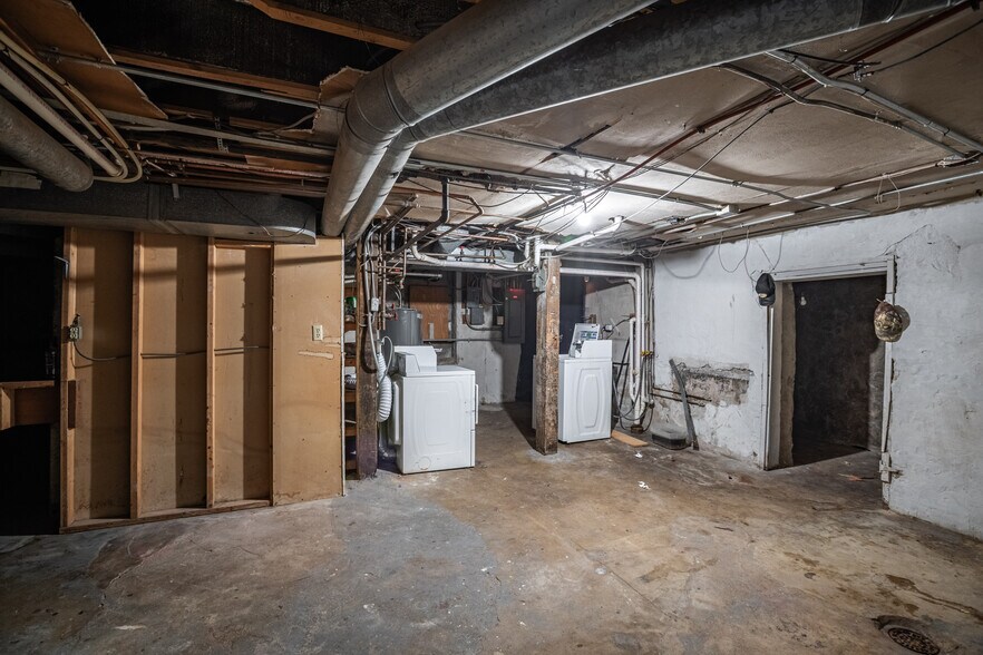 More Photos Of 1601 Jackson St, La Crosse General Retail For Lease