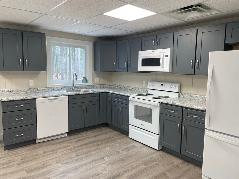 More Photos Of 43 Harrys Dr, Brunswick Office For Lease