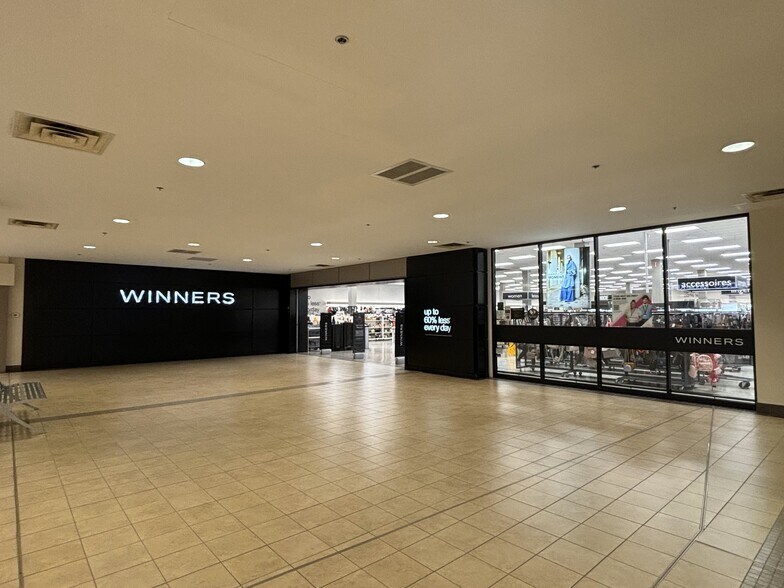 More Photos Of 76 Starrs Rd, Yarmouth Storefront For Lease