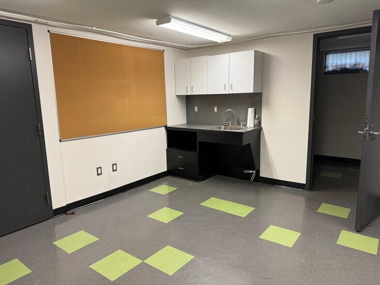 More Photos Of 942 Putney Rd, Brattleboro Bank For Sale