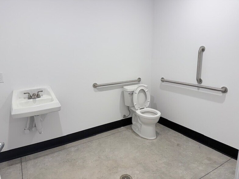 More Photos Of 8939 S Sprinkle Rd, Portage Warehouse For Lease