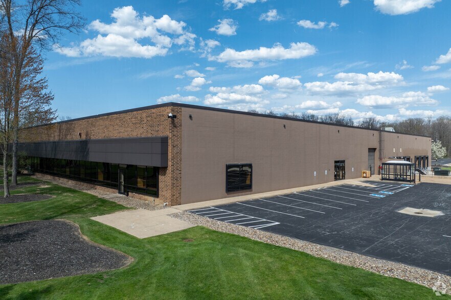More Photos Of 6675 Parkland Blvd, Solon Warehouse For Lease