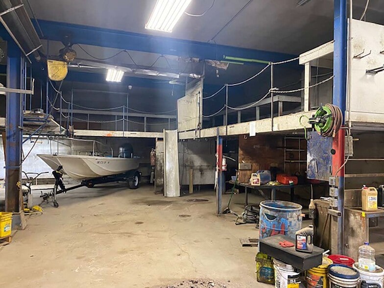 More Photos Of 2415 S Byrne Rd, Toledo Showroom For Sale