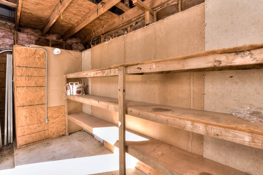 More Photos Of 4159 E University Ave, Georgetown Light Manufacturing For Sale