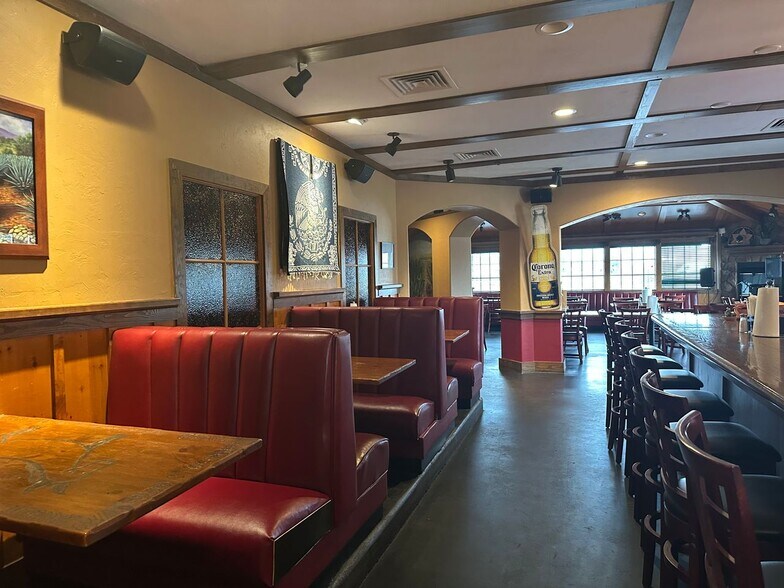 More Photos Of 3015 W Shore Dr, Holland Restaurant For Sale