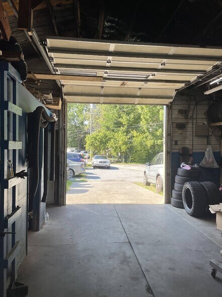 More Photos Of 33 E Baltimore St, Hagerstown Auto Repair For Lease