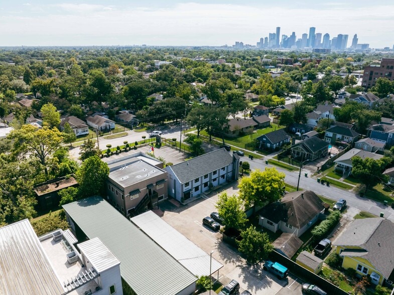 More Photos Of 733 E 12th 1/2 St, Houston Office For Sale