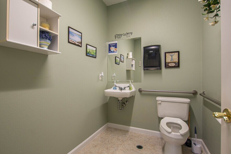 More Photos Of 2419 Broadway St, Mount Vernon Office For Sale