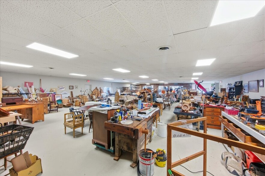 More Photos Of 33 Boston Post Rd, Waterford Freestanding For Sale