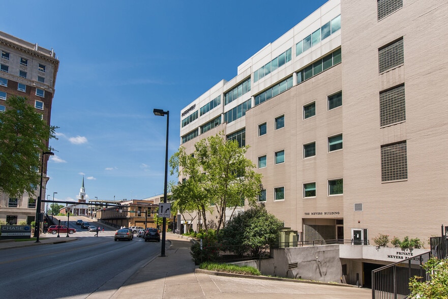 More Photos Of 175 E Main St, Lexington Office For Lease