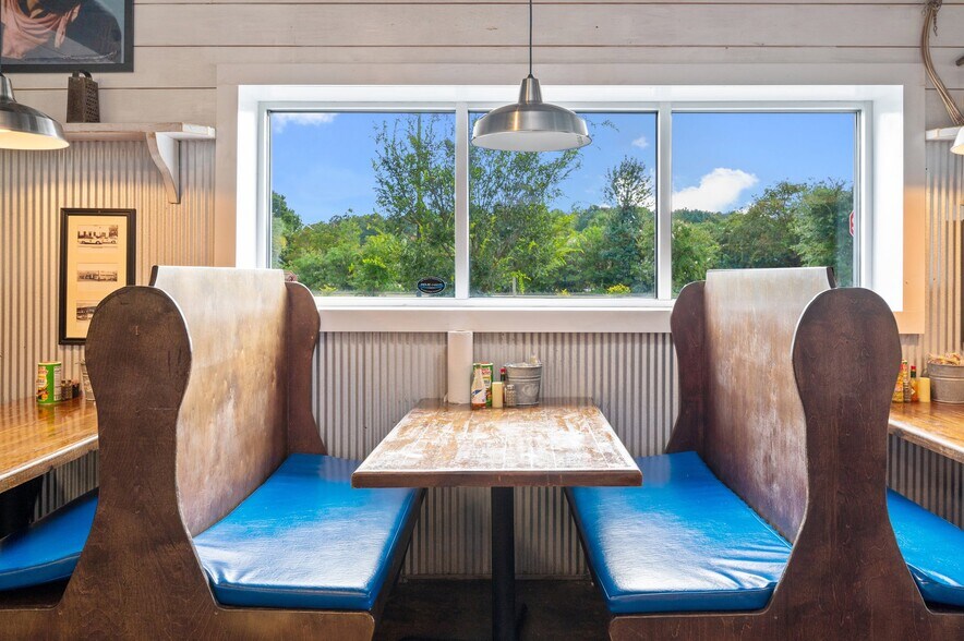 More Photos Of 1296 N Ferdon Blvd, Crestview Restaurant For Sale