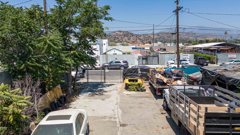 More Photos Of 8909 Norris Ave, Sun Valley Land For Lease