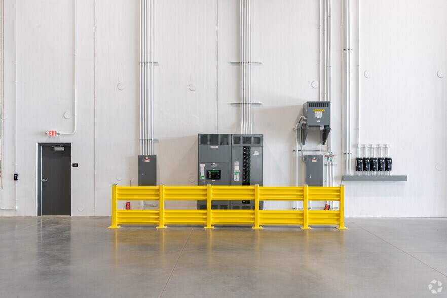 More Photos Of 370 Logistics ave, Jeffersonville Distribution For Lease