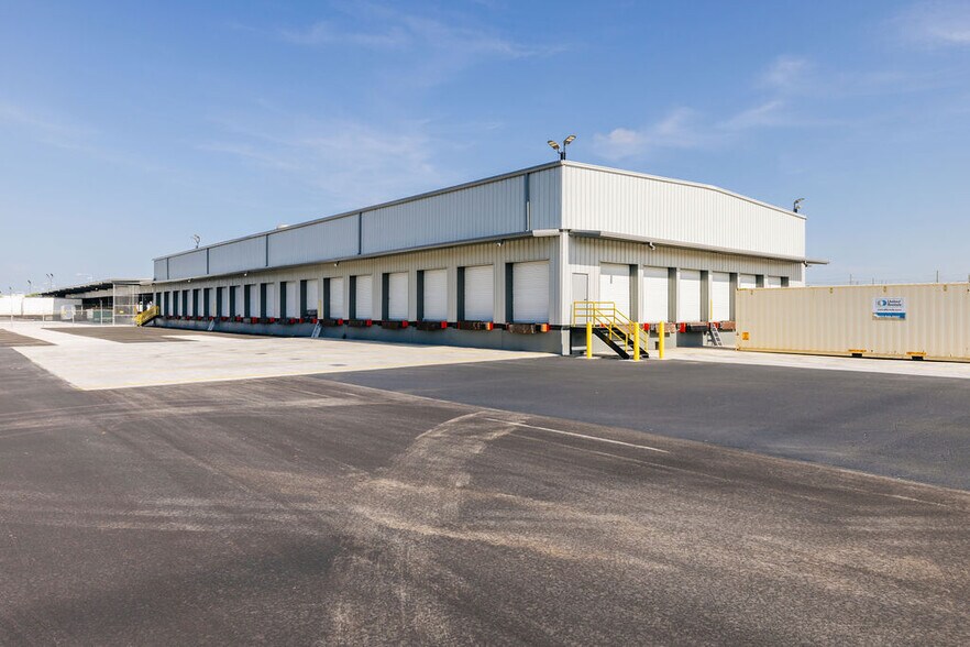 More Photos Of 7000 NW 60th St, Miami Warehouse For Lease