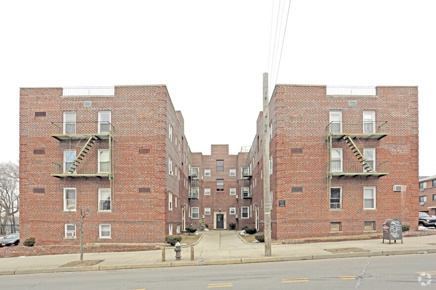 More Photos Of 13301 Booth Memorial Ave, Flushing Apartments For Sale