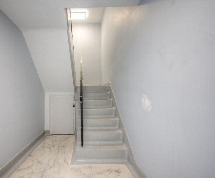 More Photos Of 30 Chatham St, Brantford Apartments For Sale