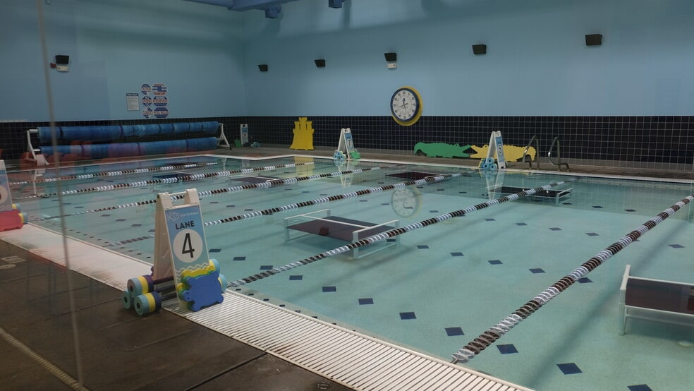 More Photos Of 868 N Gilbert Rd, Gilbert Freestanding For Lease