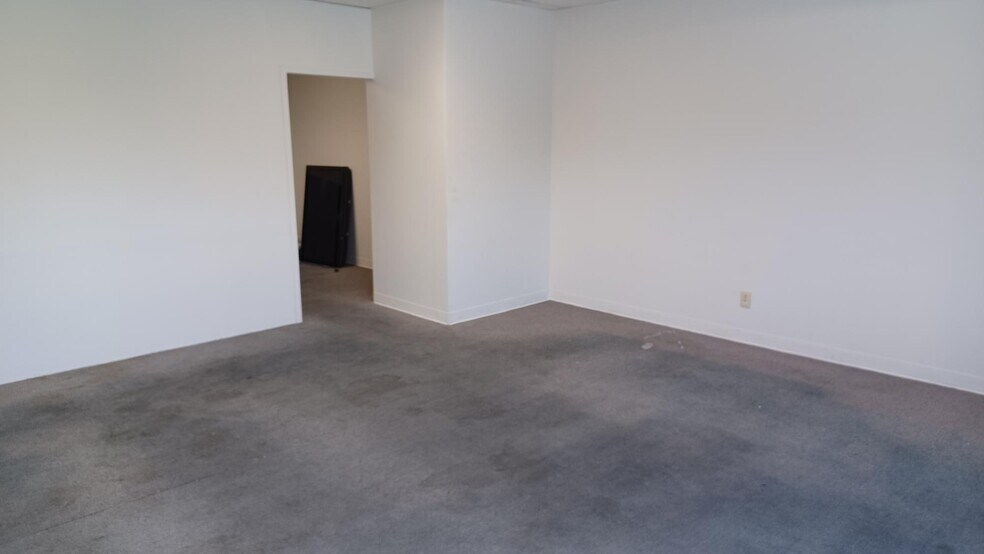 More Photos Of 3033-3049 Carling Ave, Ottawa Storefront Retail Office For Lease