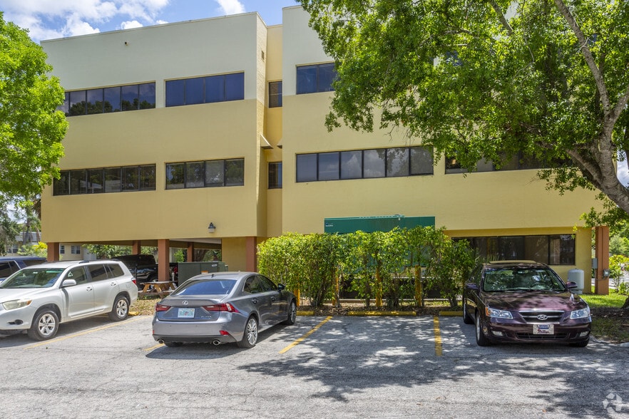 More Photos Of 3745 Broadway, Fort Myers Medical For Sale