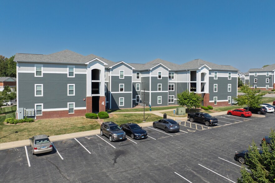 More Photos Of 1 Campus Edge Dr, Edwardsville Apartments For Sale