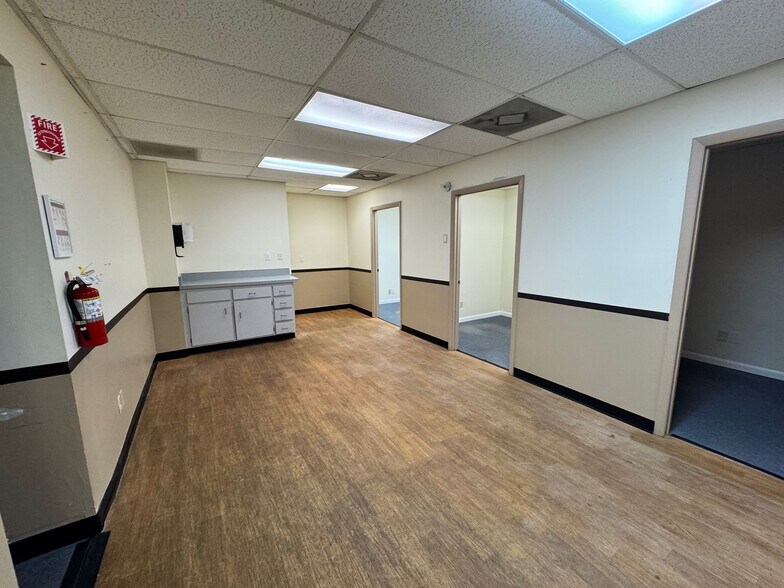 More Photos Of 6500 Fort Caroline Rd, Jacksonville Unknown For Lease