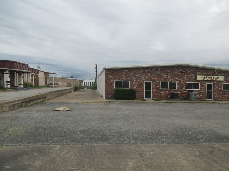 More Photos Of 7619-7621 E 46th Pl, Tulsa Showroom For Sale