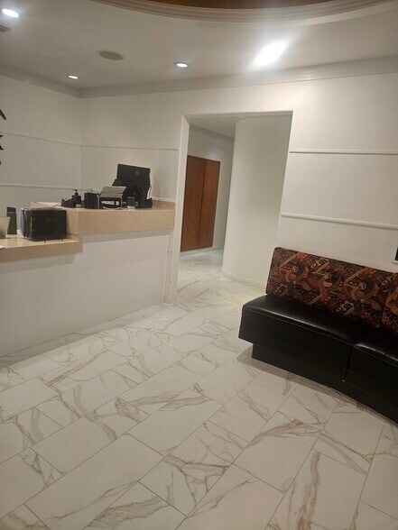 More Photos Of 11600 Wilshire Blvd, Los Angeles Medical For Lease