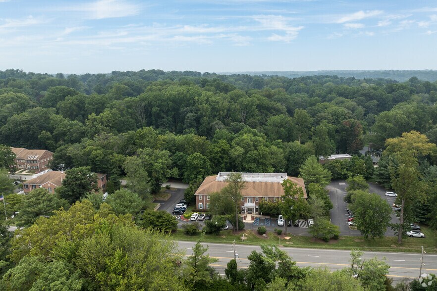 More Photos Of 112 Chesley Dr, Media Office For Lease