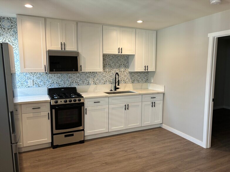 More Photos Of 183 N Waverly St, Orange Apartments For Sale