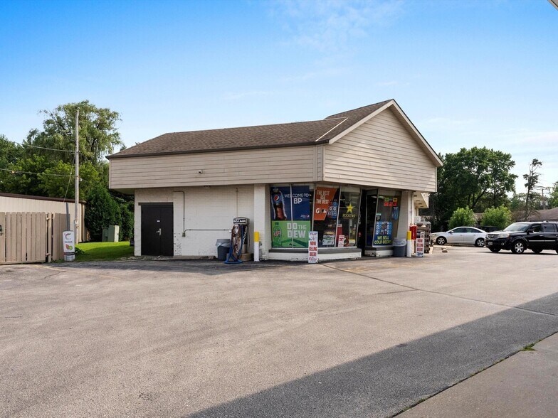More Photos Of 11931 W Janesville Rd, Hales Corners Service Station For Sale