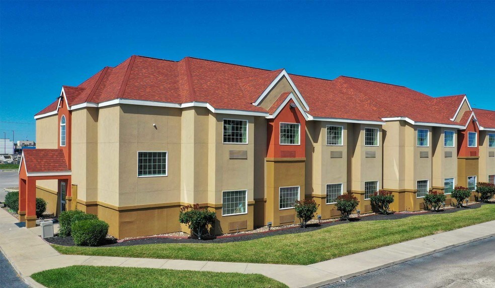 More Photos Of 355 E Goodnight Ave, Aransas Pass Hotel For Sale