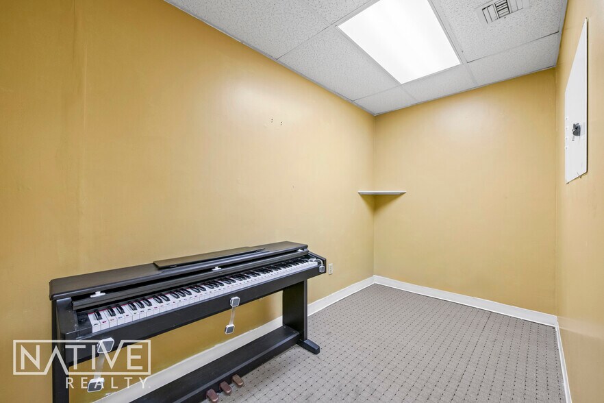 More Photos Of 2920-2940 E Commercial Blvd, Fort Lauderdale Storefront Retail Office For Lease