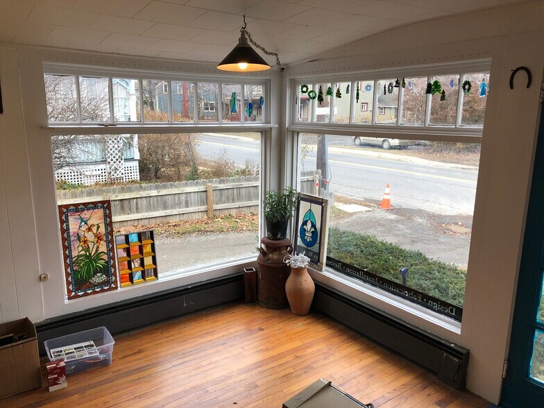 More Photos Of 107 Tinker St, Woodstock Storefront Retail Office For Lease