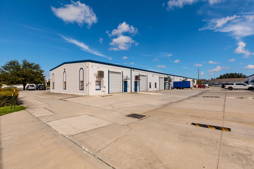 More Photos Of 12505 66th St N, Largo Warehouse For Lease