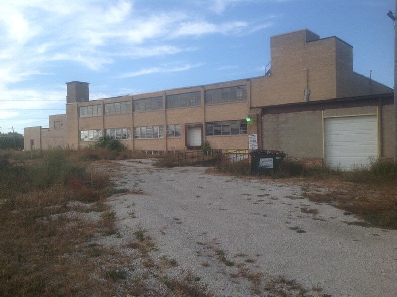 More Photos Of 1600-1660 Pleasant St, Dekalb Manufacturing For Sale