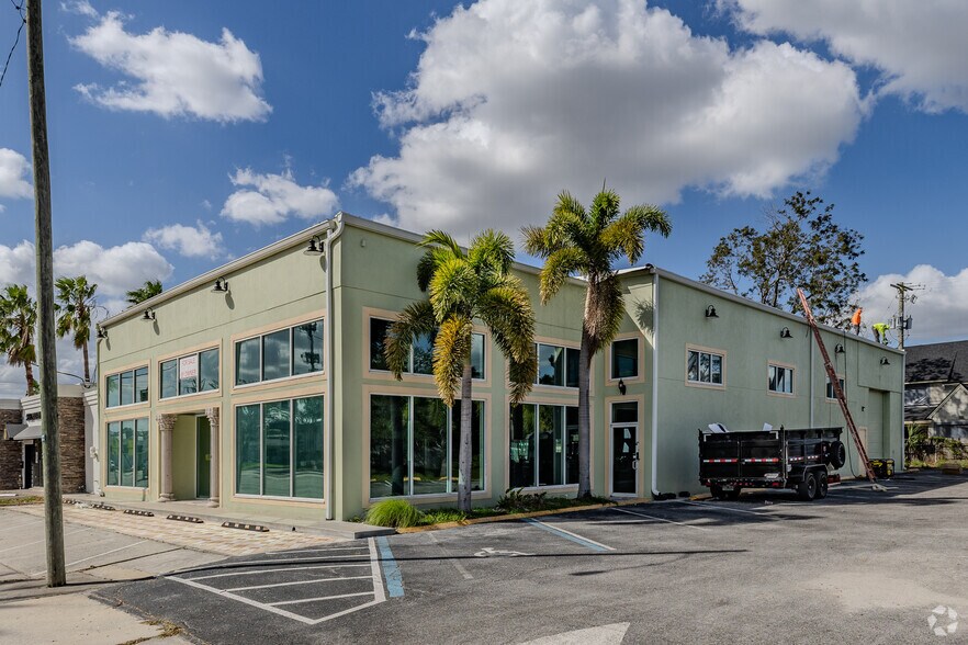 More Photos Of 2905 W Kennedy Blvd, Tampa Freestanding For Sale