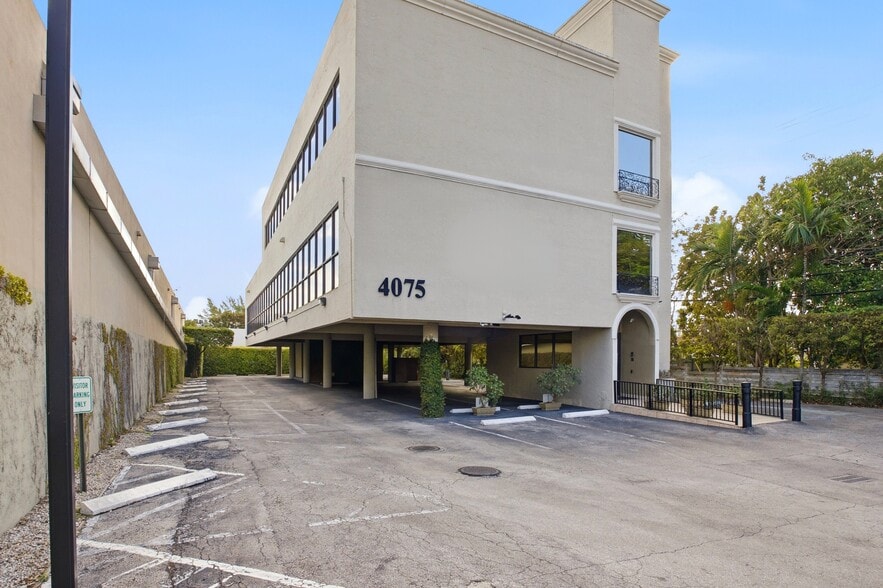 Primary Photo Of 4075 SW 83rd Ave, Miami Freestanding For Sale