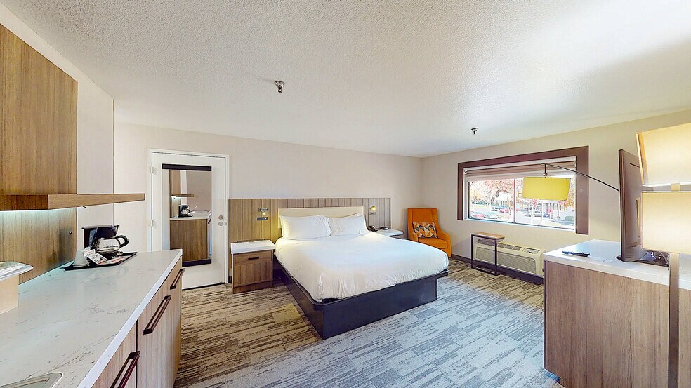 More Photos Of 1720 Sisk Rd, Modesto Hotel For Sale