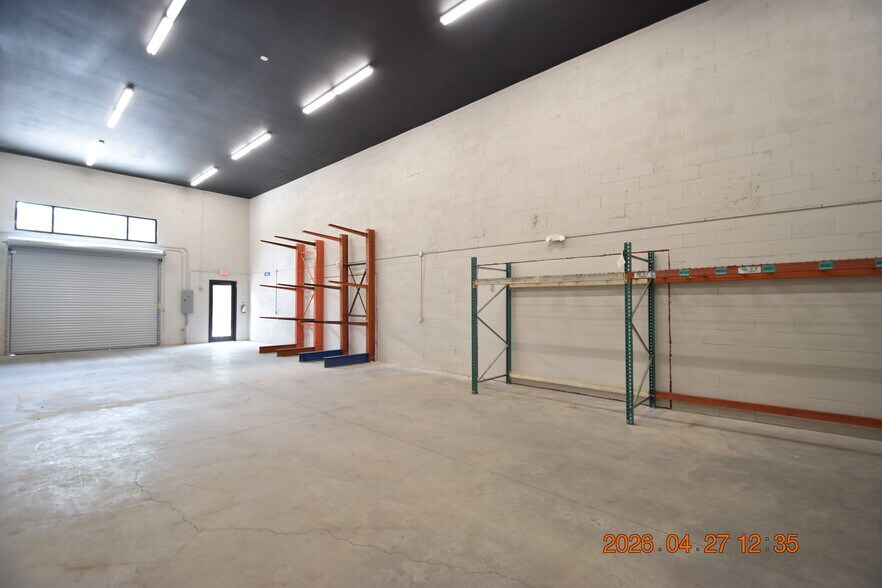 More Photos Of 4403 E Columbus Dr, Tampa Light Manufacturing For Lease